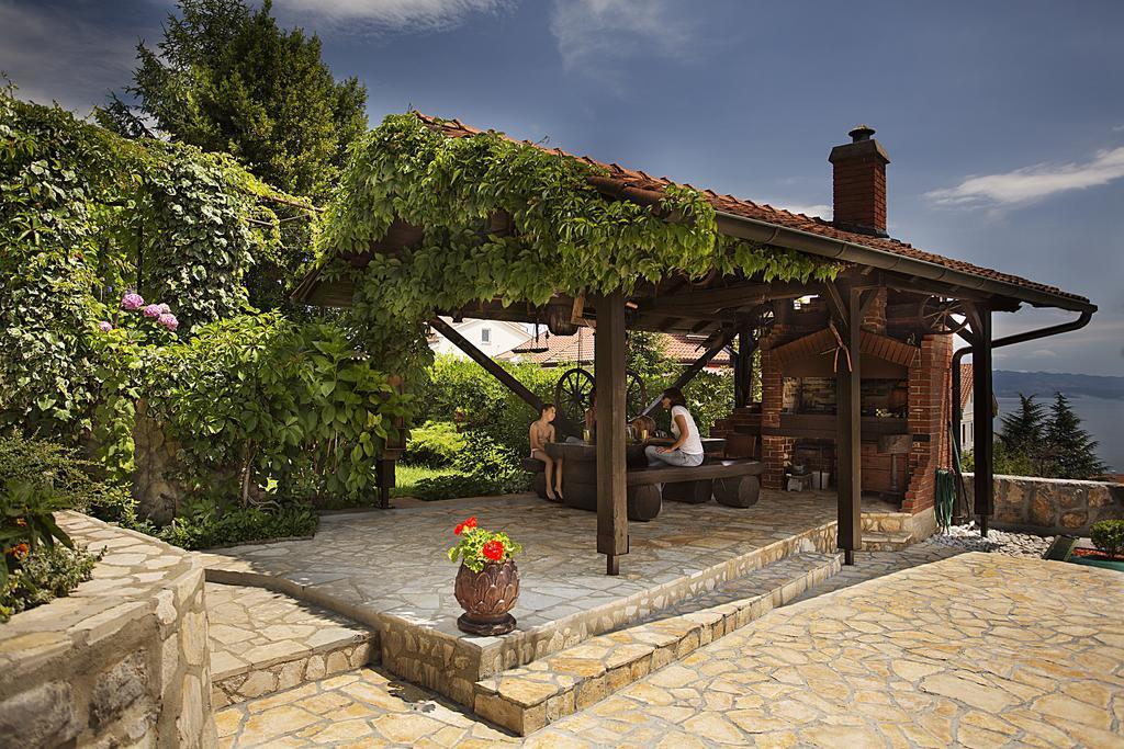 Apartments Petricic With Swimming Pool Ičići Exteriör bild